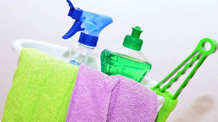 Halıdaki lekelerden eser kalmayacak! Saniyeler içinde yok ediyor 14